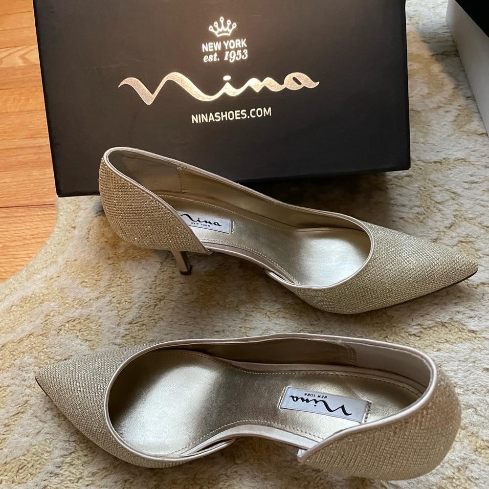 Nina Gold Heels Elegant and Versatile NIB Sz 9